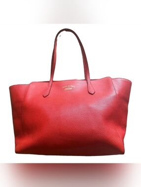 Authenticated Gucci Red Leather Large Swing Tote